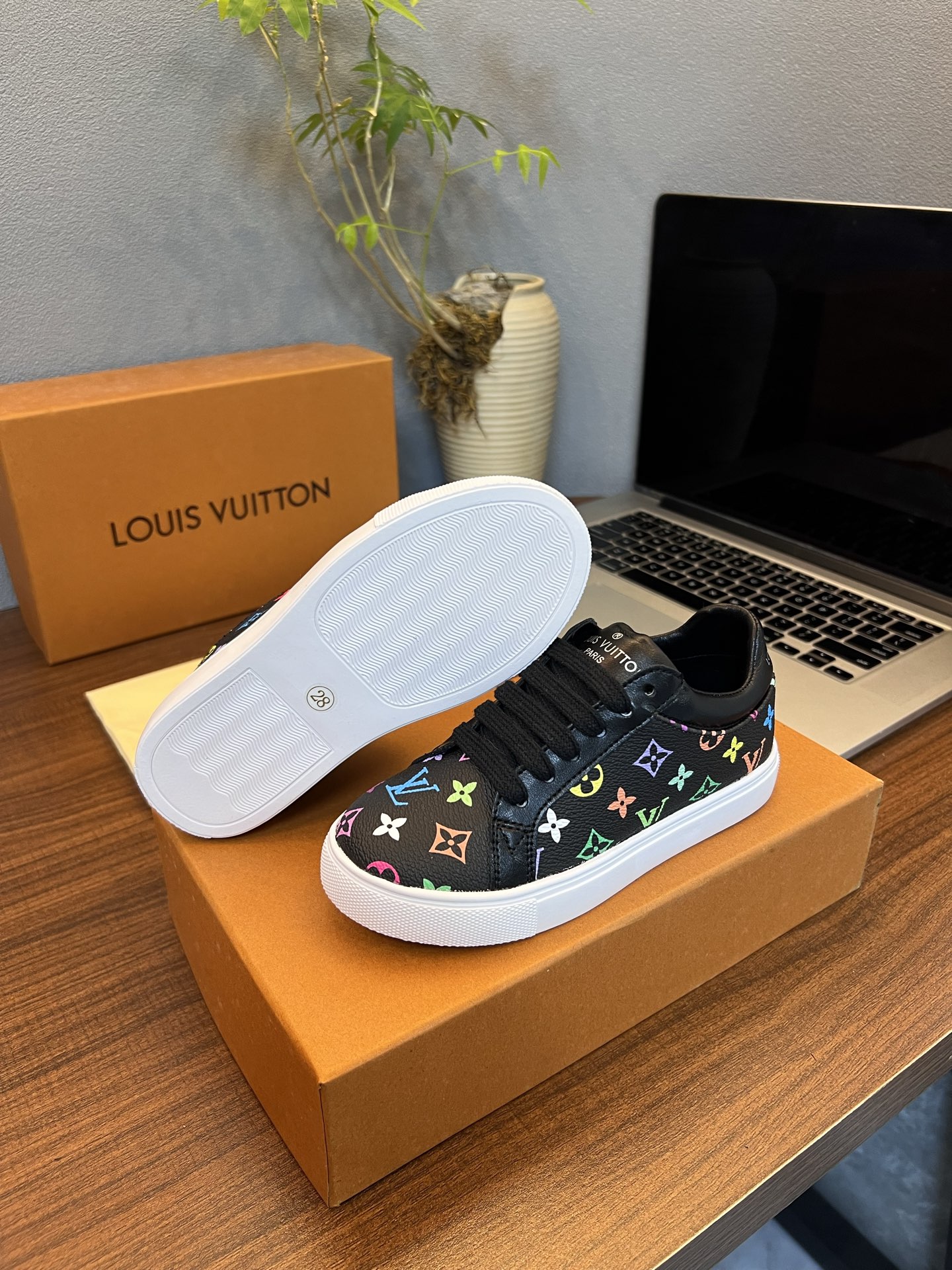 Children's shoes child